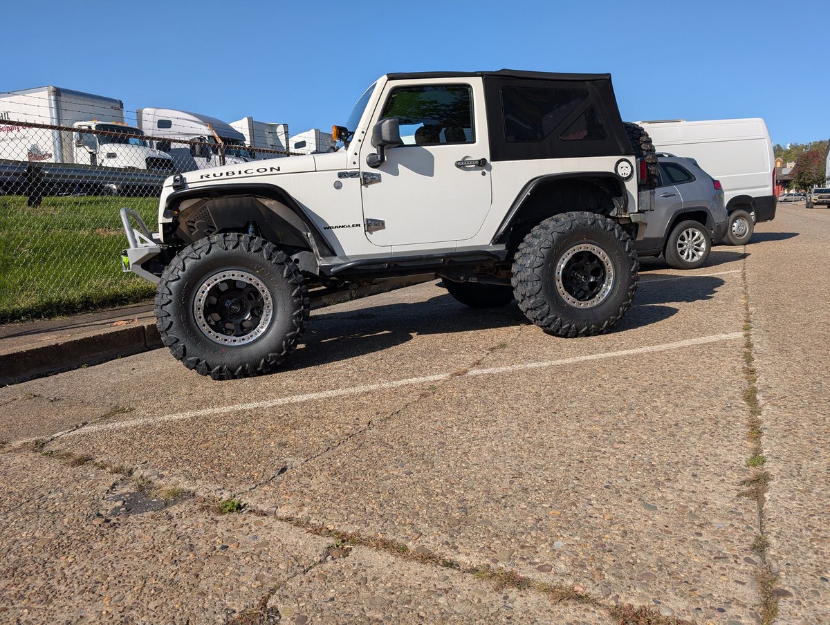 dannyknecht's tweet photo. It's fine art in my eyes #jeeplife #jeepjk #jeepsofX https://t.co/A2gpXjM795