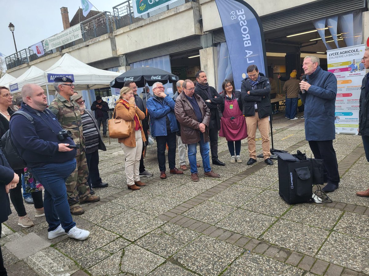 Prefet89's tweet image. #Attractivité #Agriculture 🧀🐄
✂️Inauguration de la #foire Saint-Martin à #Auxerre par le préfet de l'#Yonne et les élus locaux.
Un RDV incontournable qui attire chaque année plus de 20 000 visiteurs et 200 exposants, visant à promouvoir l'excellence de notre savoir-faire local.