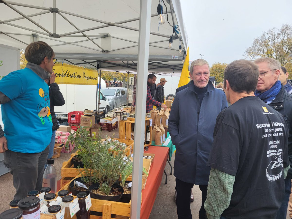 Prefet89's tweet image. #Attractivité #Agriculture 🧀🐄
✂️Inauguration de la #foire Saint-Martin à #Auxerre par le préfet de l'#Yonne et les élus locaux.
Un RDV incontournable qui attire chaque année plus de 20 000 visiteurs et 200 exposants, visant à promouvoir l'excellence de notre savoir-faire local.