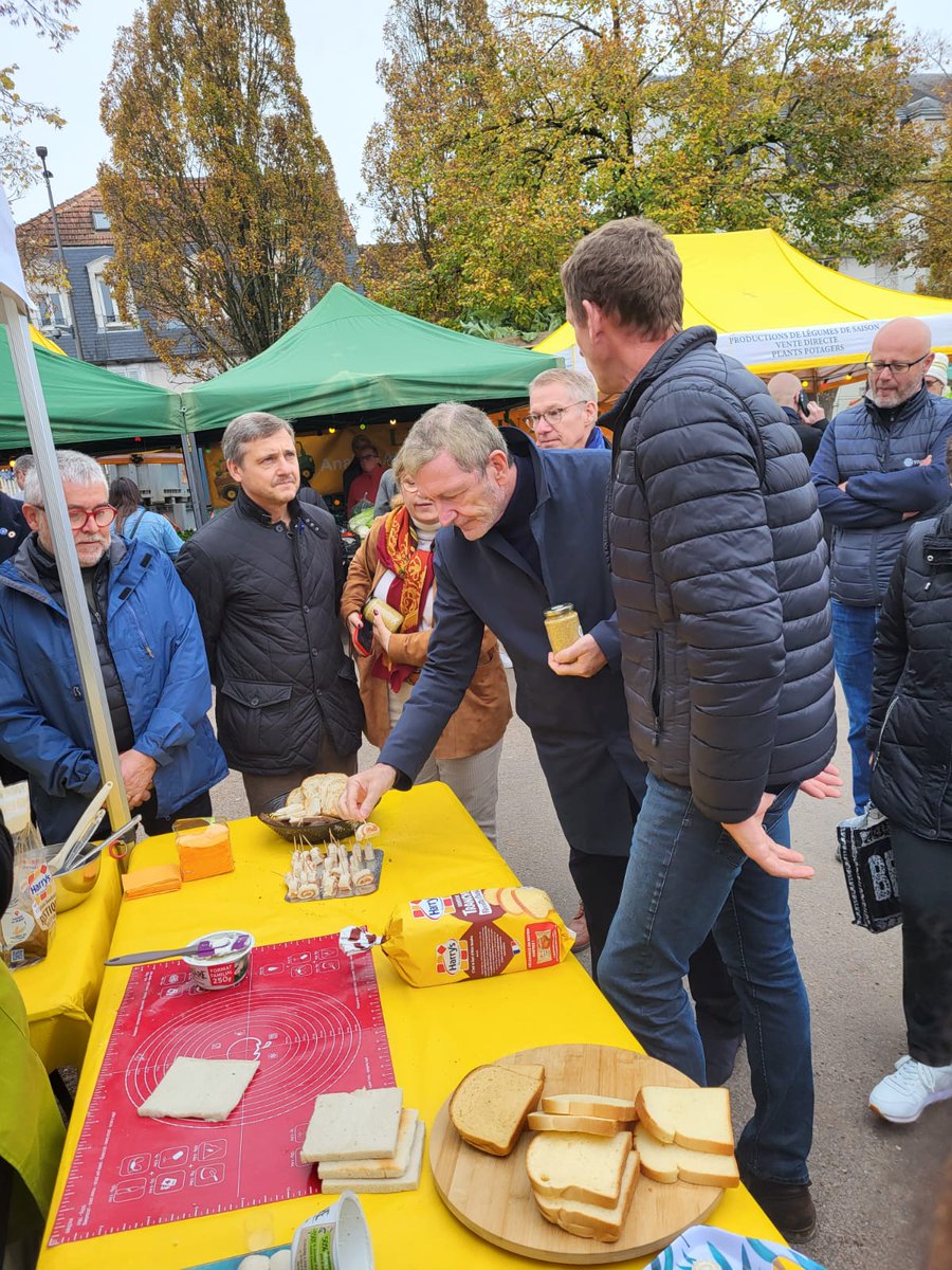 Prefet89's tweet image. #Attractivité #Agriculture 🧀🐄
✂️Inauguration de la #foire Saint-Martin à #Auxerre par le préfet de l'#Yonne et les élus locaux.
Un RDV incontournable qui attire chaque année plus de 20 000 visiteurs et 200 exposants, visant à promouvoir l'excellence de notre savoir-faire local.