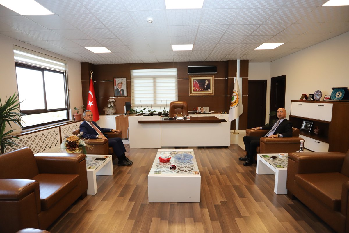 Ziraat Bankası Denizli Bölge Başkanı Hüseyin Kahraman, Denizli Orman Bölge Müdürü Ahmet Üçgül'ü makamında ziyaret etti...