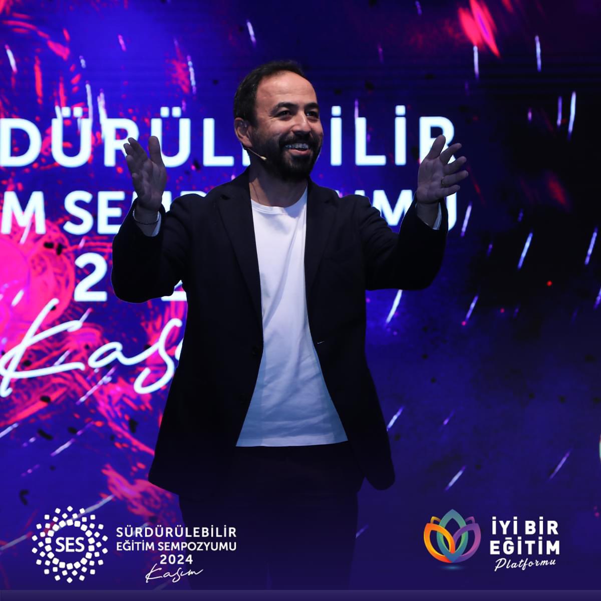 umitkalko's tweet photo. Eğitim Bilimci, Yazar Doç. Dr. Özgür Bolat, "Yetenek Nasıl Gelişir" başlıklı semineriyle Sürdürülebilir Eğitim Sempozyumu'nda bizlerleydi. Doç. Dr. Özgür Bolat'ın konuşması sonrası TÖDER Başkanı Sayın İbrahim Taşel plaket takdim etti. @ozgurbolat @IbrahimTaselFDD #SESKasım24 https://t.co/5MLwULd0cl