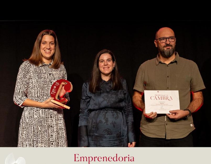 El Grup ICG vam ser presents als Premis Cambra 2024, on la nostra Directora General Financera i Acció Corporativa, Meritxell Pi, va lliurar el premi a l'Emprenedoria a #UniversalSmartCooling, una Start Up tecnològica en gestió tèrmica aplicada als components electrònics