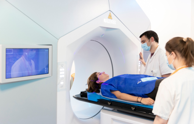 Institut Curie (@institut_curie) on Twitter photo L’Institut Curie et Varian, une société du groupe <a href="/SiemensHealthFR/">Siemens Healthineers</a>, signent un accord-cadre stratégique pour accélérer l’innovation en oncologie.
Objectif ? Mettre en œuvre des collaborations ambitieuses pour construire l'avenir de la radiothérapie.
▶️ curie.fr/actualite/tran… L’Institut Curie et Varian, une société du groupe <a href="/SiemensHealthFR/">Siemens Healthineers</a>, signent un accord-cadre stratégique pour accélérer l’innovation en oncologie.
Objectif ? Mettre en œuvre des collaborations ambitieuses pour construire l'avenir de la radiothérapie.
▶️ curie.fr/actualite/tran…