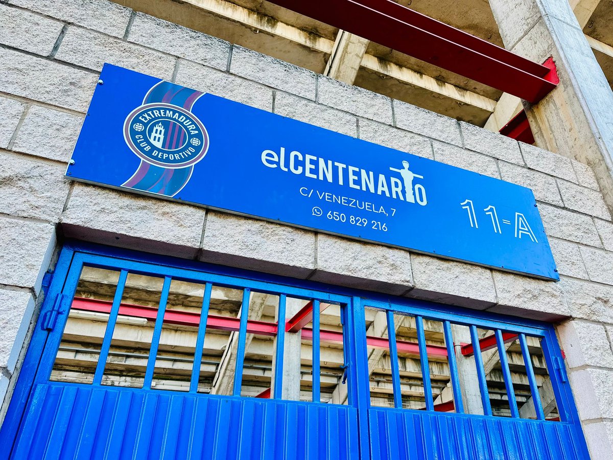 CDExt1924's tweet photo. 🏟️💙❤️ ¡Nuestro patrocinador @ElCentenarioEs ya tiene asignada su puerta en el Francisco de la Hera para daros la bienvenida al templo! https://t.co/qw920Acvsi