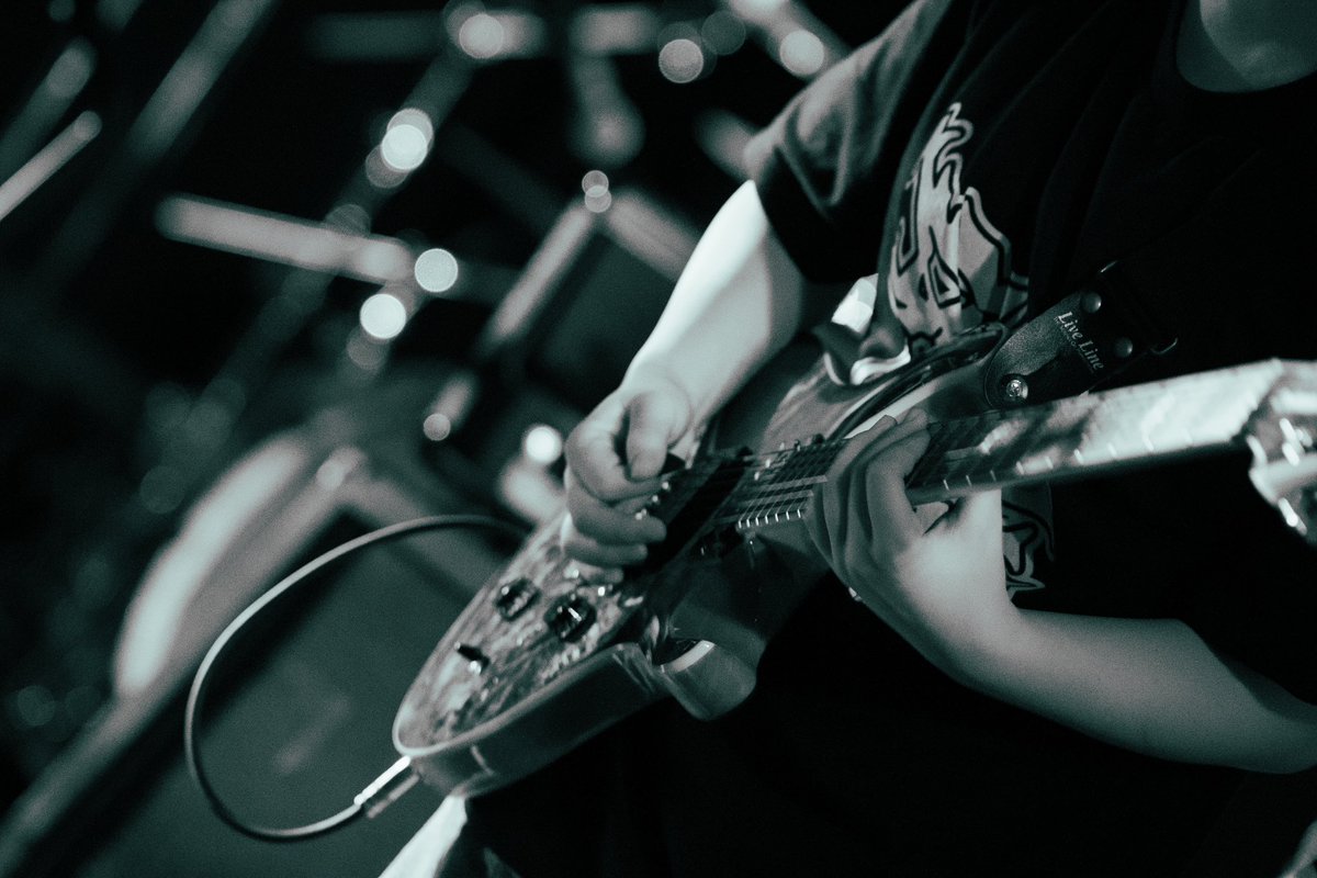 ポートレートと同じくらいライブの写真撮るのが好きです🤘