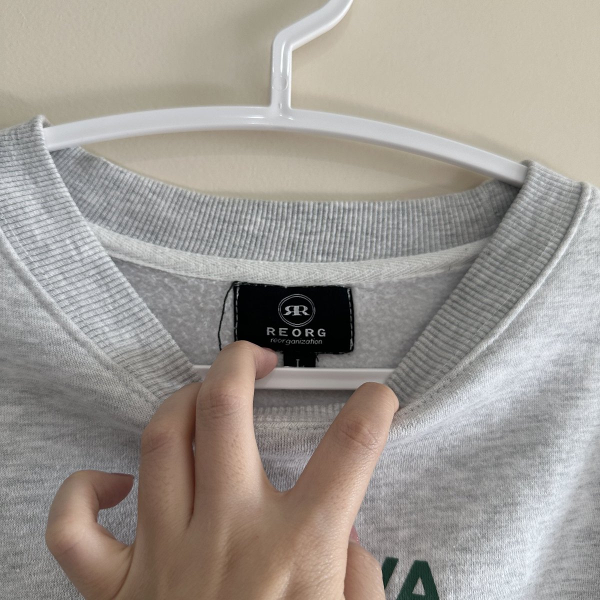 Octoberstuff's tweet photo. REORG DANCING CATS PRINTING SWEATSHIRTS WHITE GRAY น้องแมวสกรีนเขียวน่ารักมาก สายน้องเมี๊ยวตัองจัดแล้ว 
♡9/10 Size : อก 48 ยาว 24 Price : 350 บาท ส่งฟรี #สเวตเตอร์เกาหลี #สเวเตอร์เกาหลีมือสอง #ตลาดนัดBUS #พรีออร์เดอร์เกาหลี #ส่งต่อเสื้อผ้ามือสอง #reorg https://t.co/ixR2NcBrlm