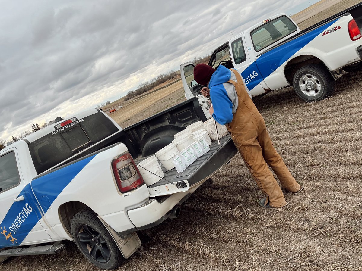Fall is the perfect season for soil sampling! 🍂 Taking samples now gives valuable insights into nutrient levels and soil health, helping us prepare for a productive spring. 🌱 

Dig deep for better yields next season! #SoilHealth #SoilSampling #SynergyAg