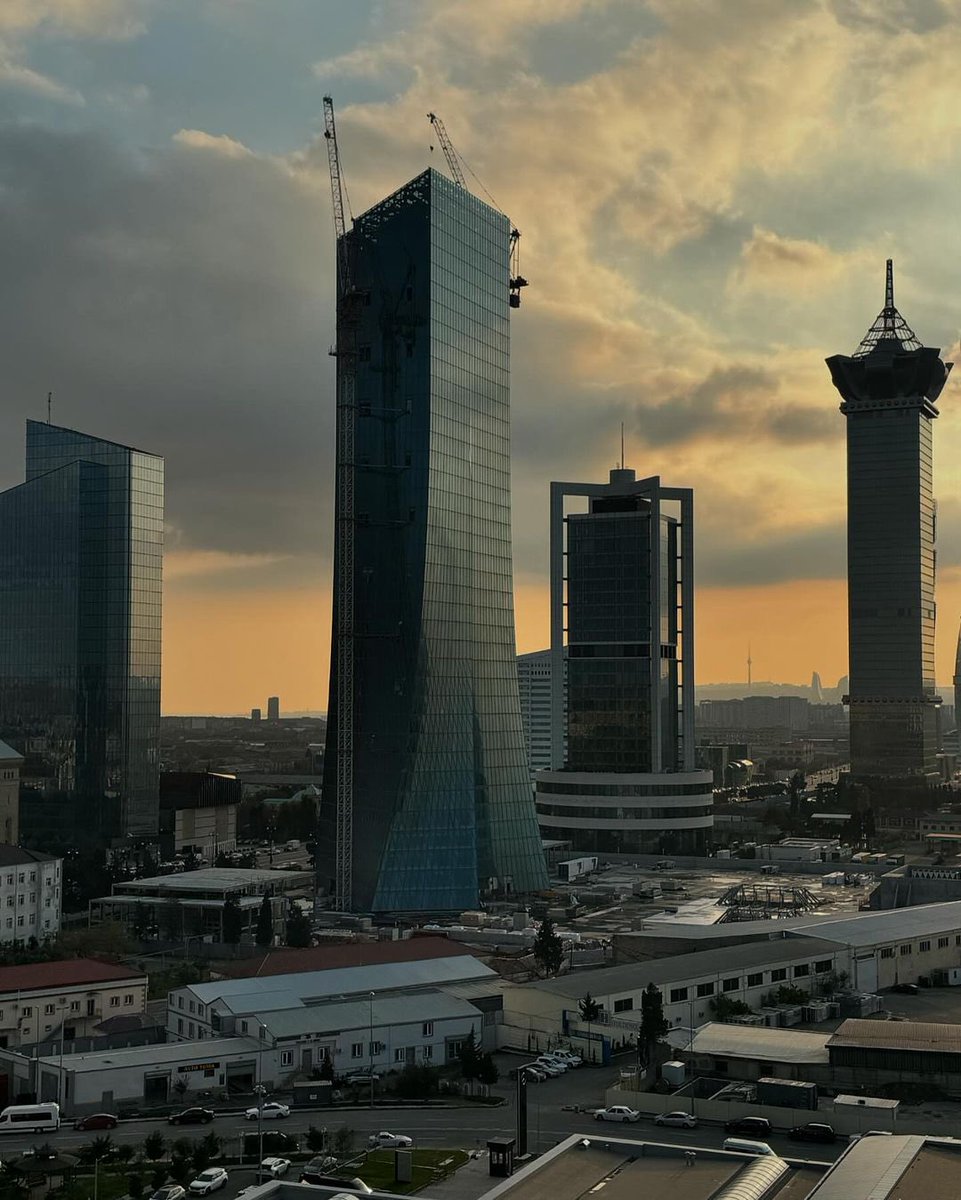 jerhemynemo's tweet photo. TIBA-TIBA OWEN DI AZERBAIJAN 🇦🇿😱?!

Gapernah kebayang pergi ke Azerbaijan, apalagi untuk ikutan COP29 Azerbaijan. 🥹

Buat yang gatau, COP29 itu konferensi iklim dan lingkungan terbesar di dunia yang diadakan oleh United Nations Climate Change Conference, semua pemimpin di seluruh dunia datang untuk diskusi & cari solusi. 🍃

Inget banget dulu pertama kali tau tentang COP itu pas 2021, kuliah tahun ke 2. Waktu itu, Indonesia ikut partisipasi di COP26 & komitmennya cukup kuat, dan itulah yang bikin aku yakin kalau maskh ada harapan untuk urusin lingkungan di Indonesia. 

Semoga hasil diskusi COP tahun ini bisa punya banyak dampak untuk mengatasi masalah iklim di dunia!  🤝

#COP29Azerbaijan