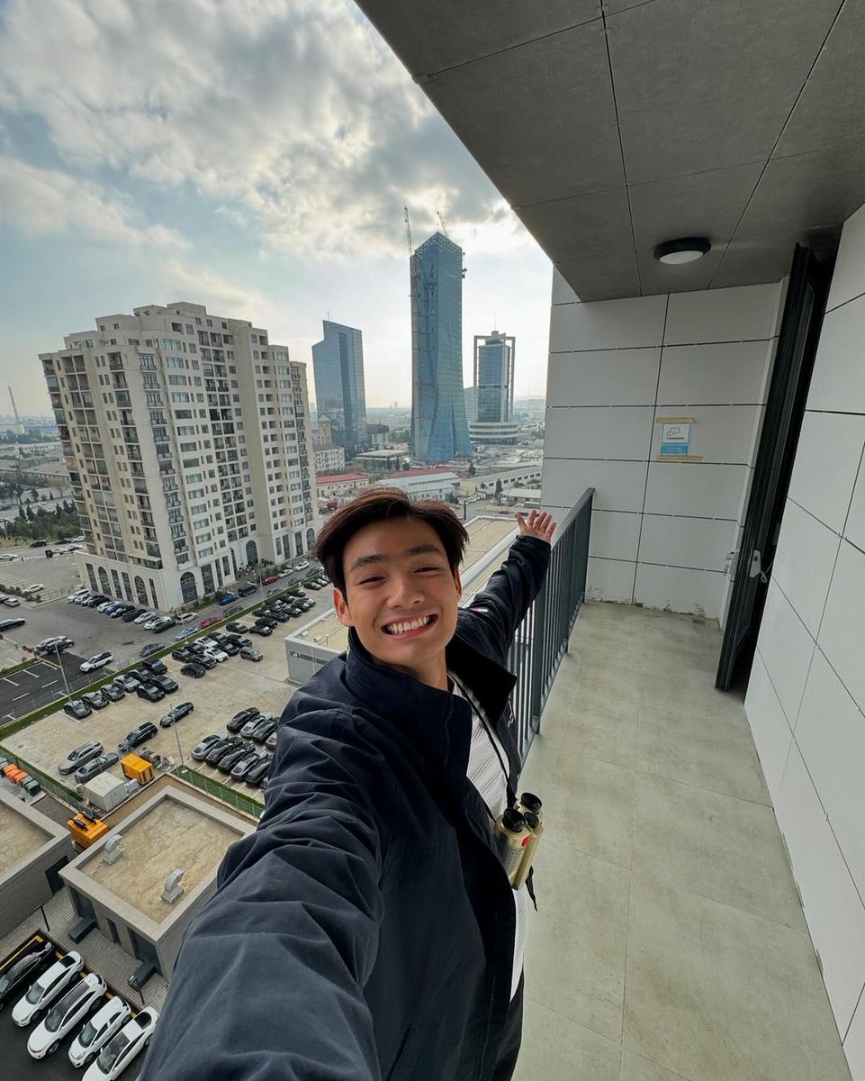 TIBA-TIBA OWEN DI AZERBAIJAN 🇦🇿😱?!

Gapernah kebayang pergi ke Azerbaijan, apalagi untuk ikutan COP29 Azerbaijan. 🥹

Buat yang gatau, COP29 itu konferensi iklim dan lingkungan terbesar di dunia yang diadakan oleh United Nations Climate Change Conference, semua pemimpin di