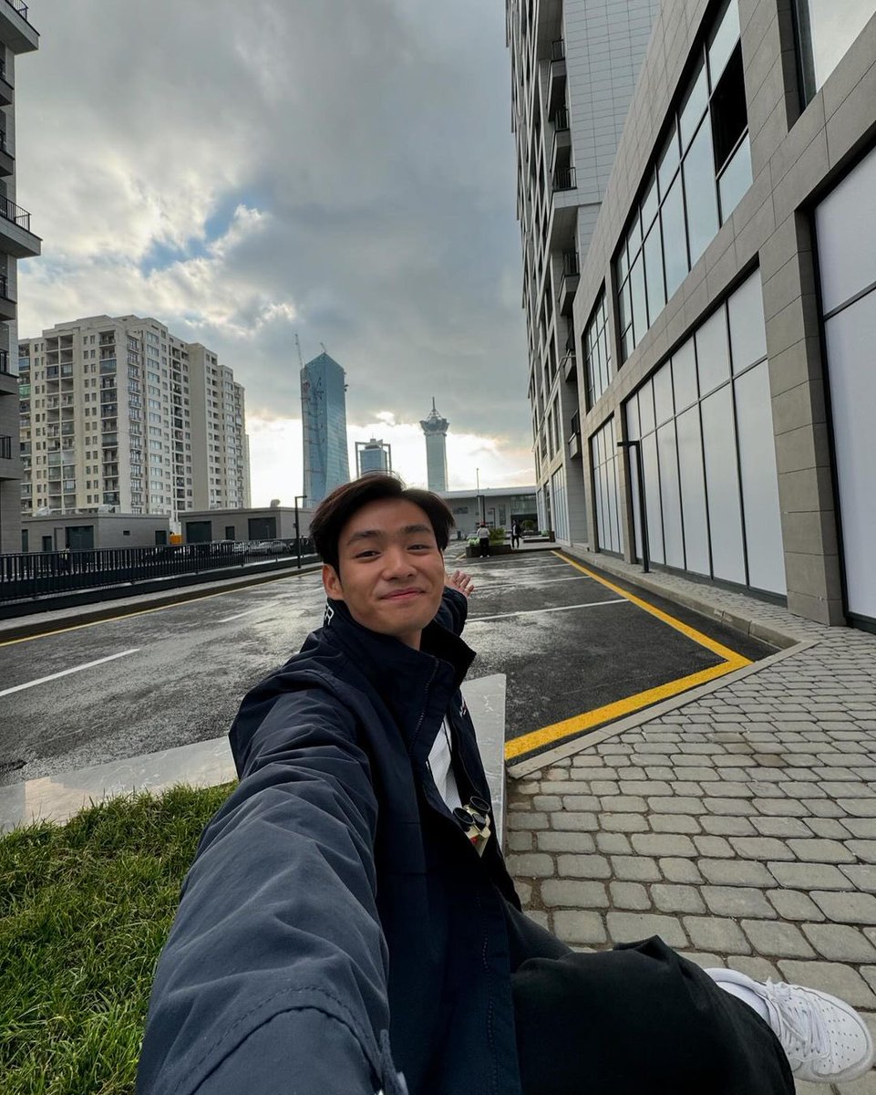 jerhemynemo's tweet photo. TIBA-TIBA OWEN DI AZERBAIJAN 🇦🇿😱?!

Gapernah kebayang pergi ke Azerbaijan, apalagi untuk ikutan COP29 Azerbaijan. 🥹

Buat yang gatau, COP29 itu konferensi iklim dan lingkungan terbesar di dunia yang diadakan oleh United Nations Climate Change Conference, semua pemimpin di seluruh dunia datang untuk diskusi & cari solusi. 🍃

Inget banget dulu pertama kali tau tentang COP itu pas 2021, kuliah tahun ke 2. Waktu itu, Indonesia ikut partisipasi di COP26 & komitmennya cukup kuat, dan itulah yang bikin aku yakin kalau maskh ada harapan untuk urusin lingkungan di Indonesia. 

Semoga hasil diskusi COP tahun ini bisa punya banyak dampak untuk mengatasi masalah iklim di dunia!  🤝

#COP29Azerbaijan