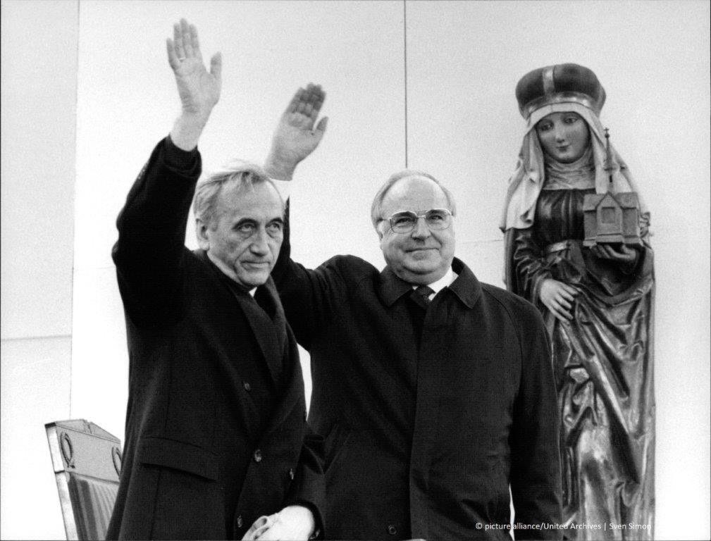 35 lat temu premier Mazowiecki i kanclerz Kohl wysłali ważny sygnał dla 🇵🇱-🇩🇪 i 🇪🇺 porozumienia podczas Mszy Pojednania w Krzyżowej/Kreisau. Dziś 🇵🇱-🇩🇪 Fundacja <a href="/Krzyzowa/">Fundacja Krzyżowa</a> i jej Międzynarodowy Dom Spotkań Młodzieży są zaangażowane w pomoc Europie we wspólnym rozwoju.
