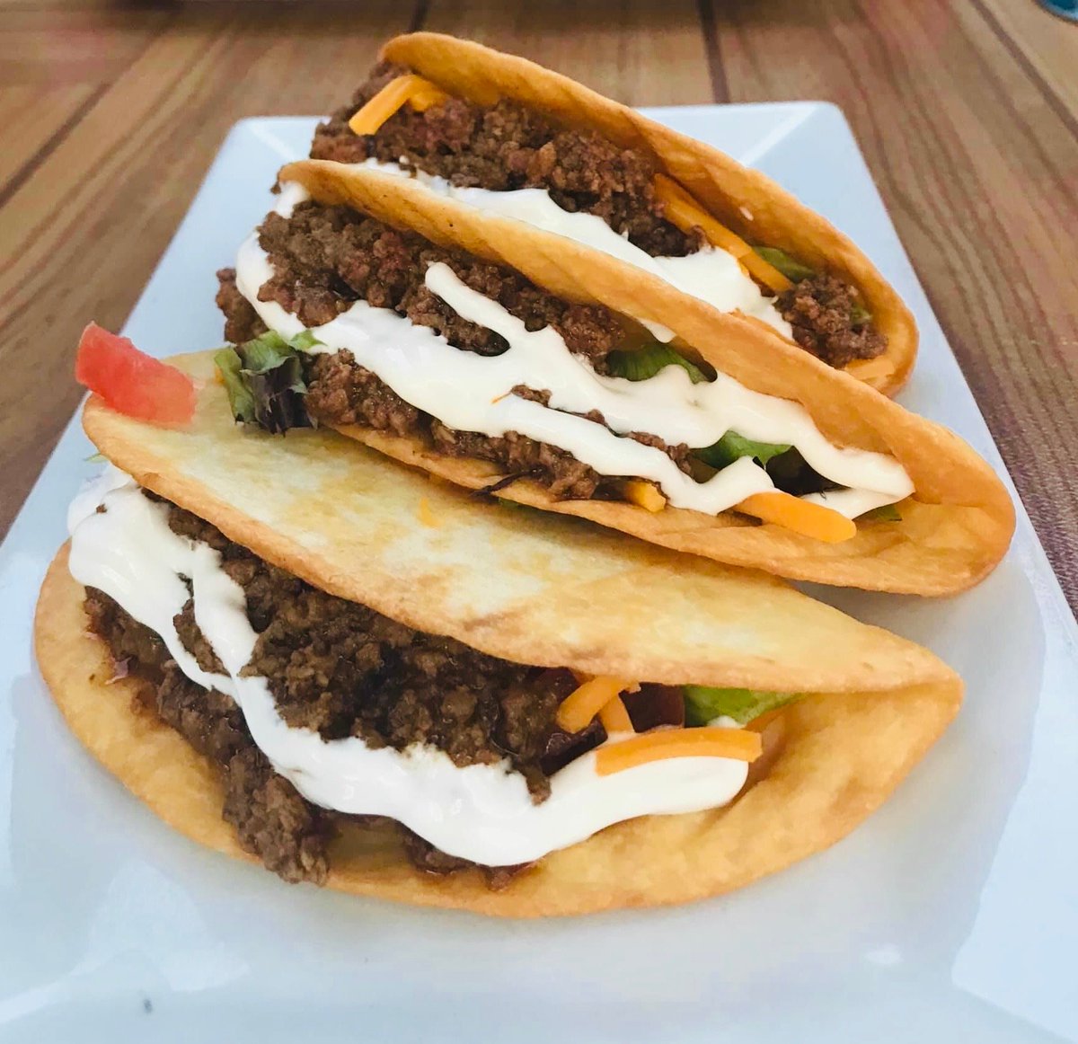 gandalfspub's tweet photo. Start your week off right at #GandalfsPub with #TuesdayTacos and $5 #Margaritas! 🎉Satisfy your cravings with our delicious tacos and wash it down with a refreshing margarita. Don't miss out on this popular event! 🙌 #TacoTuesday #PubLife https://t.co/KEqLvKeZ9H
