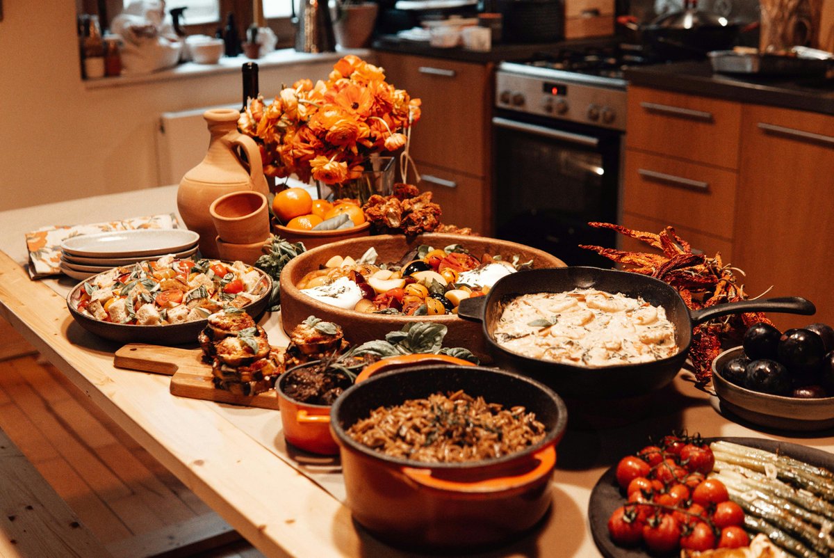 HmKitchenware's tweet photo. 🍂🍲 November is bringing cozy nights and hearty meals! HM Kitchenware has the essentials to help you create unforgettable fall flavors. Discover our collection at https://t.co/oh8sGvuxjR and savor the season! 🍁🥧

#HMKitchenware #NovemberEssentials #FallCooking #CozyVibes https://t.co/8yeBHVarnp