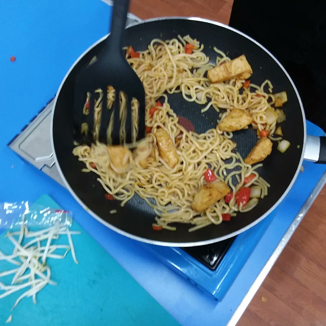 On Monday we cooked sweet chilli chicken noodles with Moorside Year 5