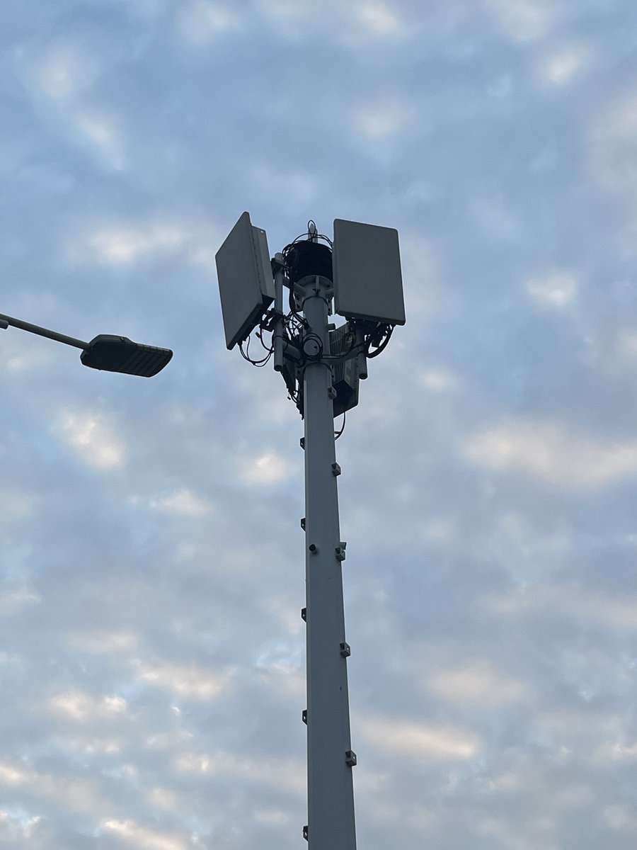 Airplux's tweet photo. #5g #antenna #airplux #smallcell #bts https://t.co/CpvvXL1iU5