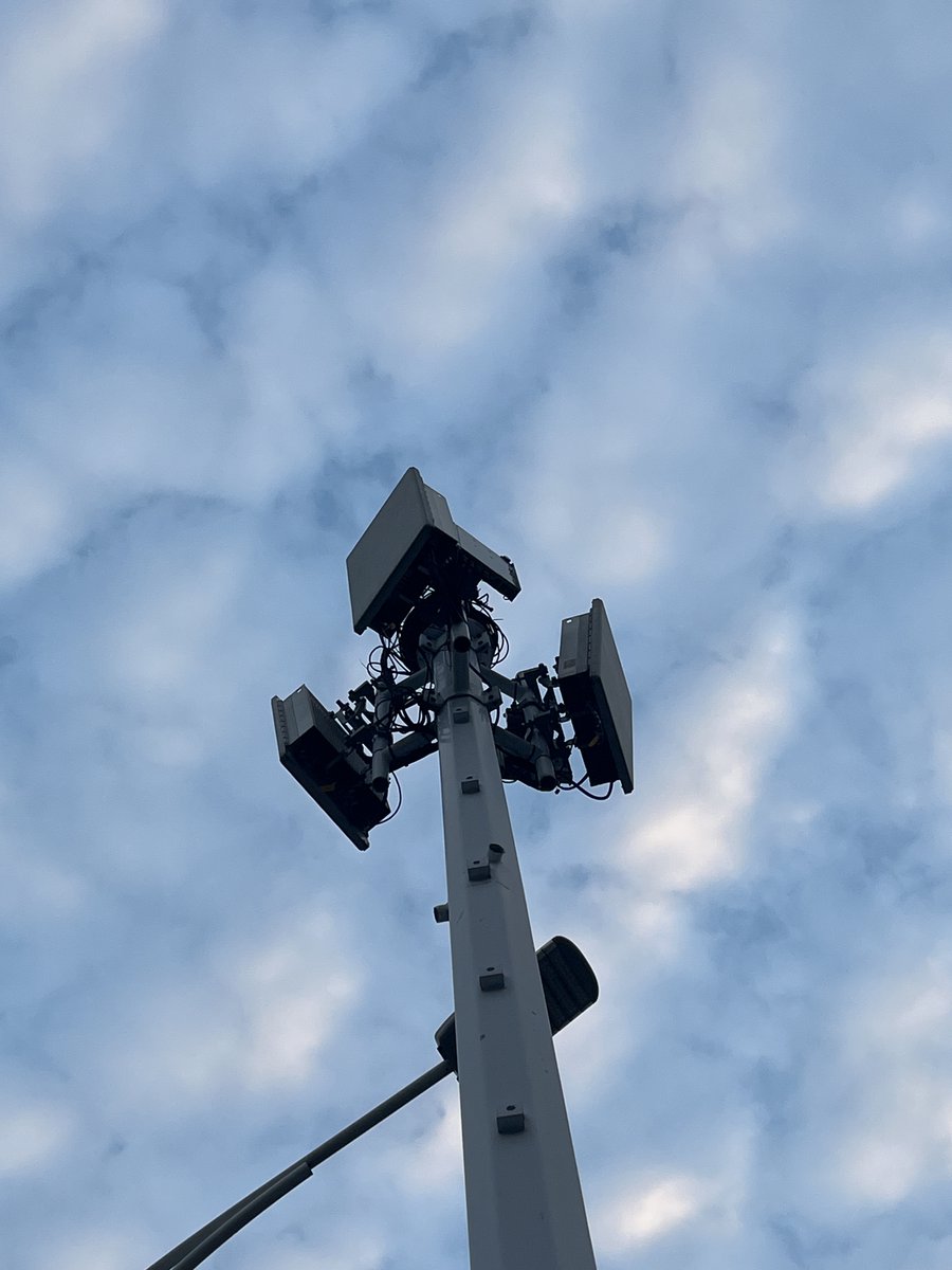 Airplux's tweet photo. #5g #antenna #airplux #smallcell #bts https://t.co/CpvvXL1iU5