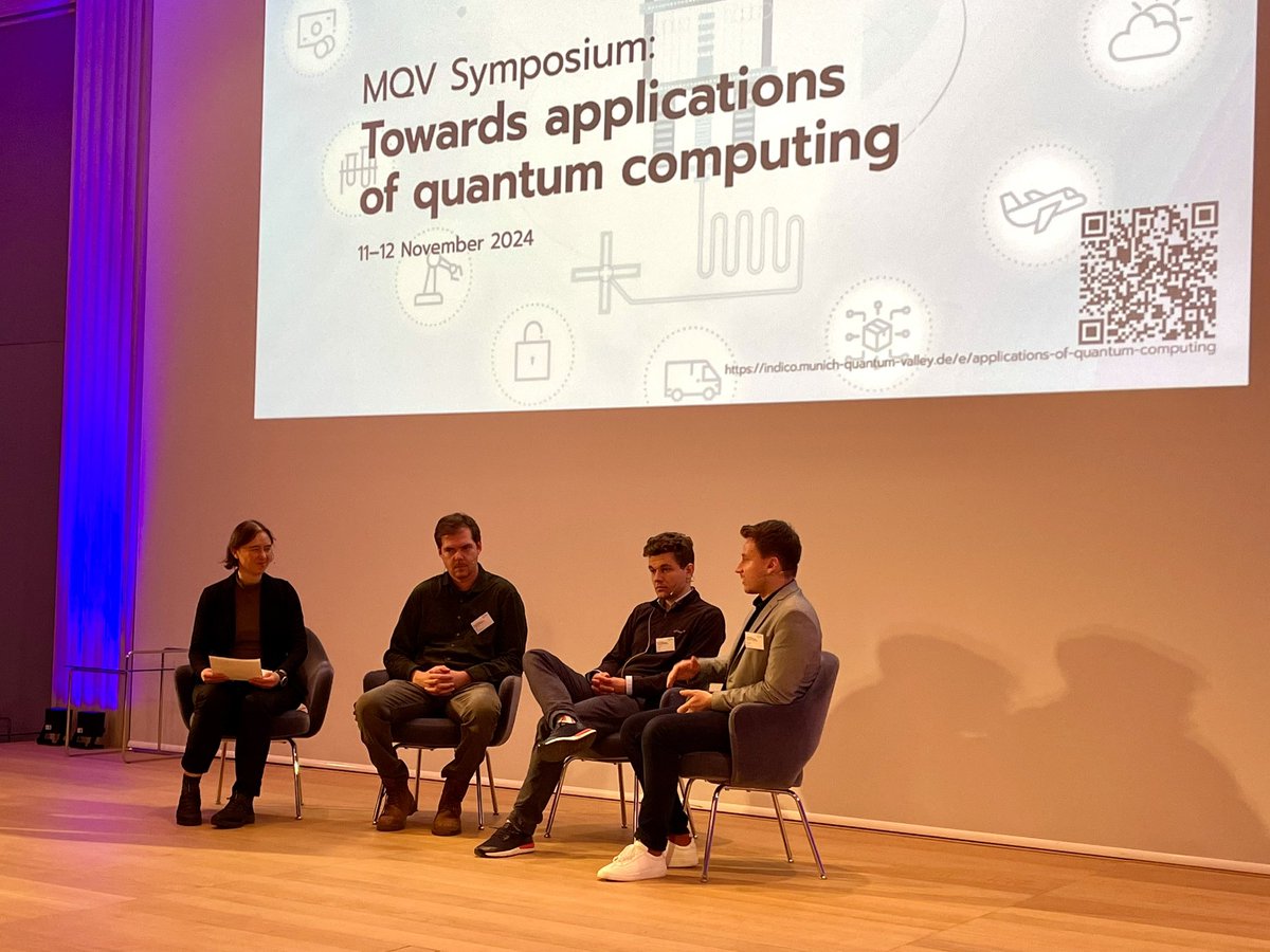How do we move quantum technologies forward? The panelists are discussing this question on stage at our symposium „Towards applications of quantum computing“. An insightful conclusion to the intense exchange of the last 1.5 days!