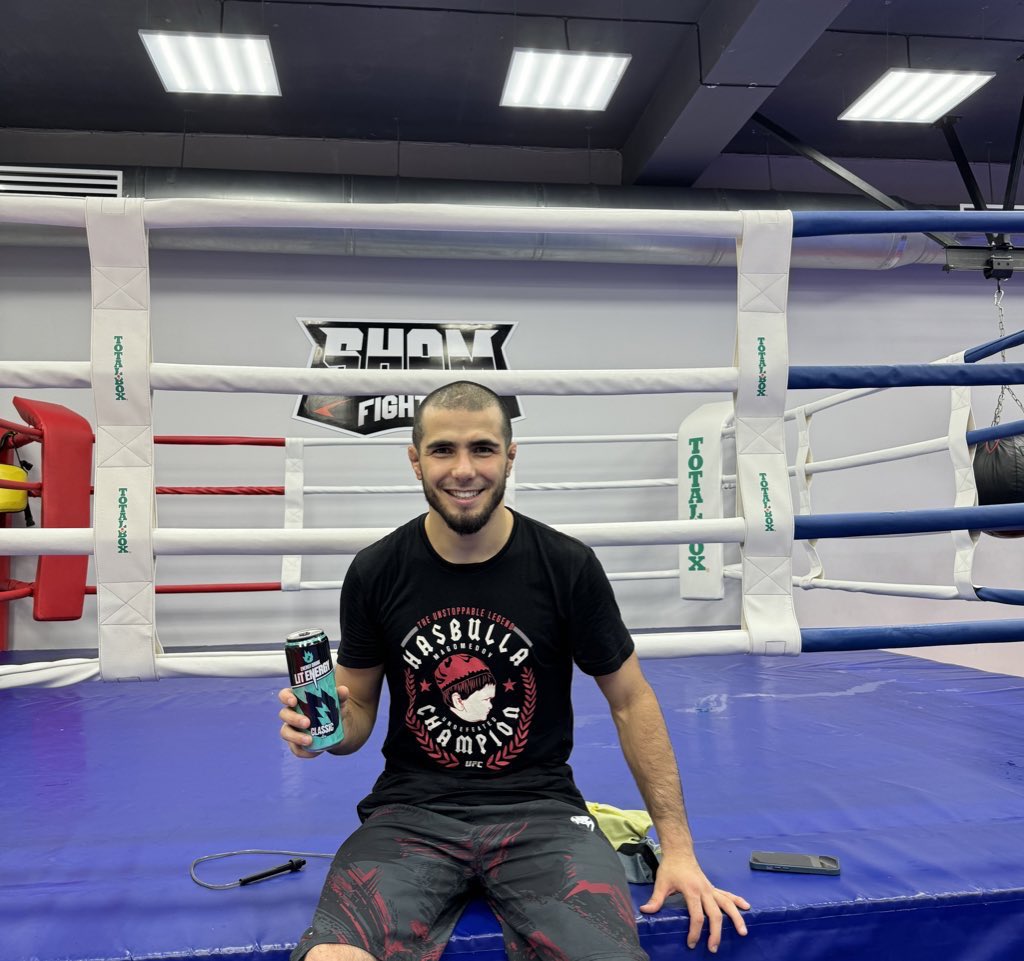 muhammadmokaev's tweet photo. Setting off to the training camp in Bahrain before my fight December 13th
I appreciate the support from sheikh Khaled and whole @KHK_MMA
#LitEnergy #Venum https://t.co/SvVddM00YV