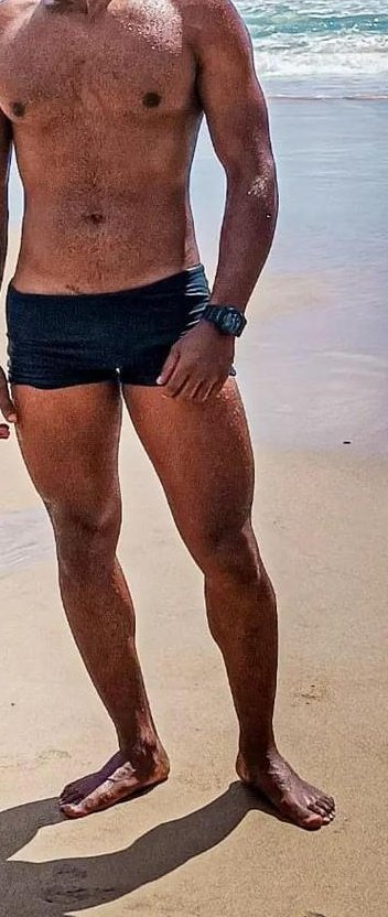 moreoriofloripa's tweet photo. Nem é dia de TBTzao e eu já queria estar na praia de novo. #SUNGAS #macho #pegacaofloripa #floripamen https://t.co/cz0B9gfIq3
