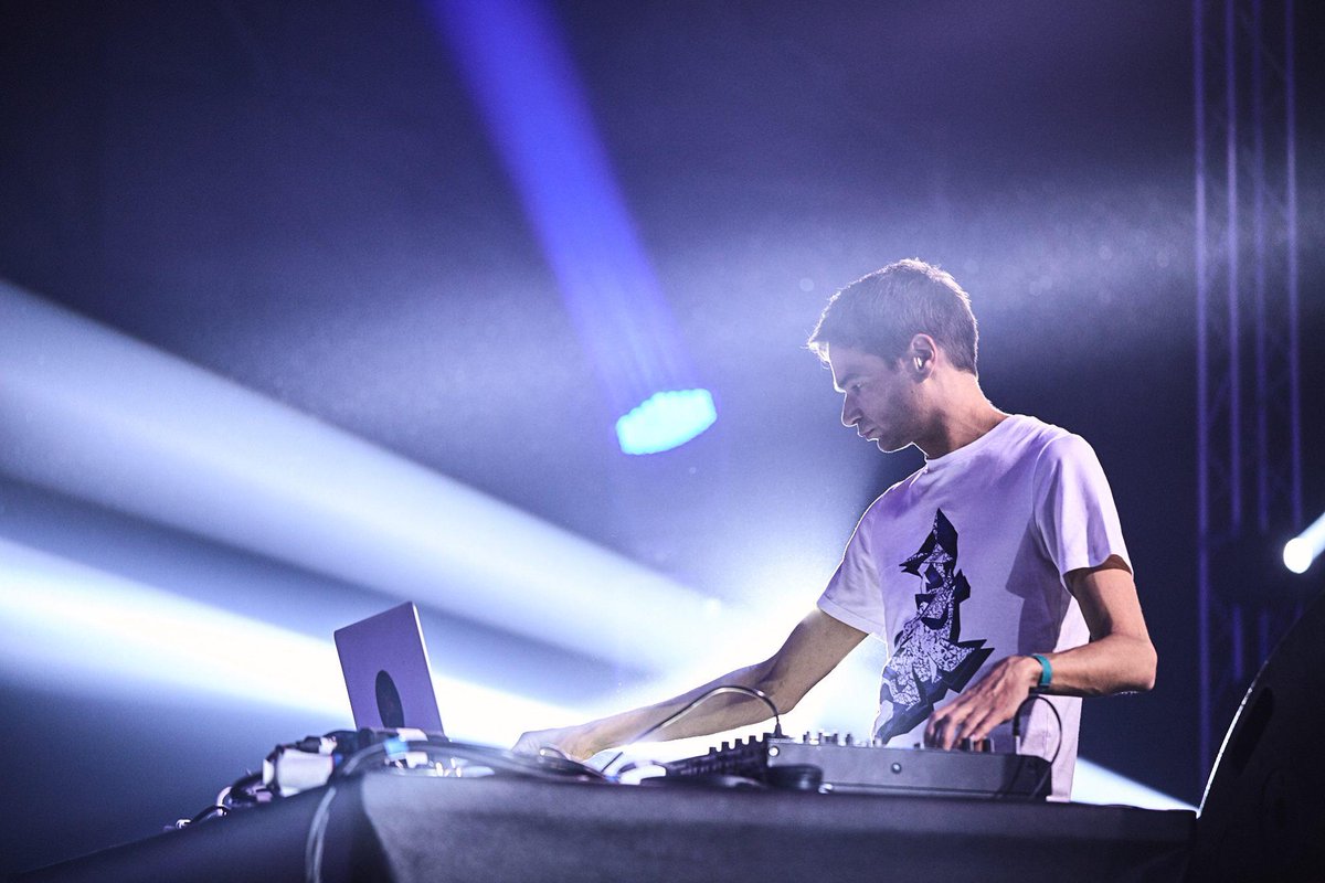 NASA’s newest art installation project for the moon will be accompanied by an extraordinary musical composition created by Jon Hopkins and Ólafur Arnalds. The duo crafted “Forever Held,” a mesmerizing orchestral piece inspired by “love letters… musicme.it/nasa-collab-jo…