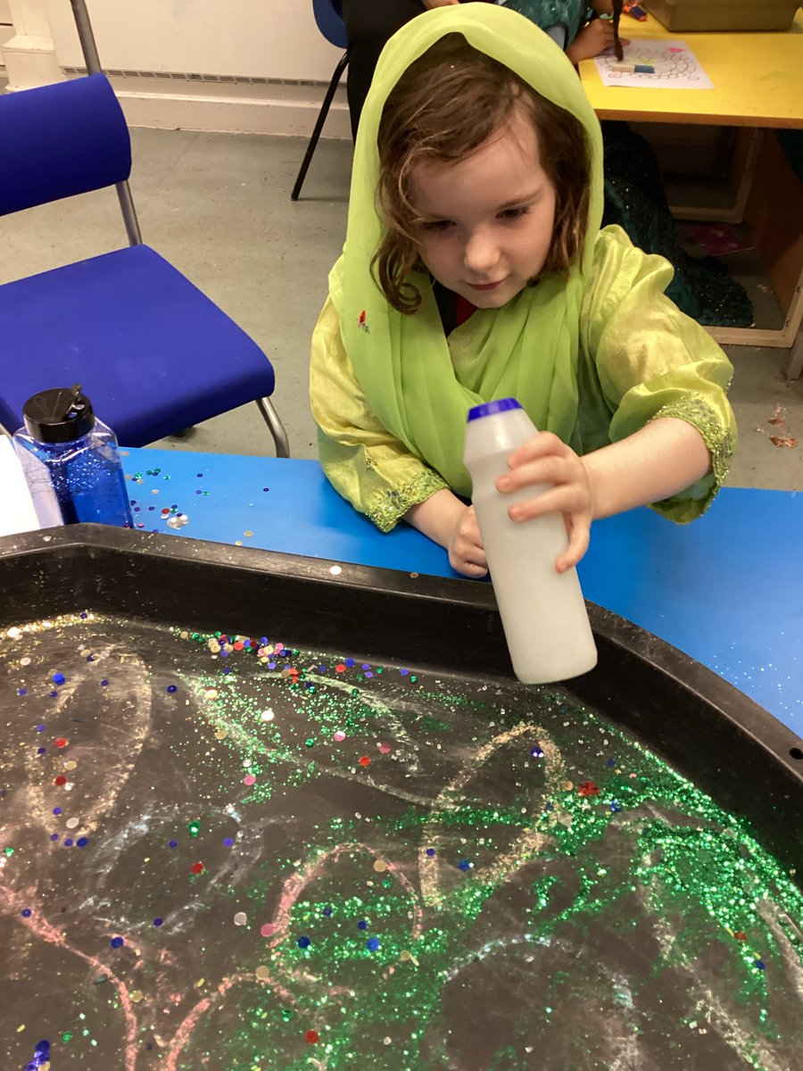 Butterflies had a wonderful time celebrating Diwali 🪔
They dressed up, created some beautiful Rangoli patterns and made Diva lamps.