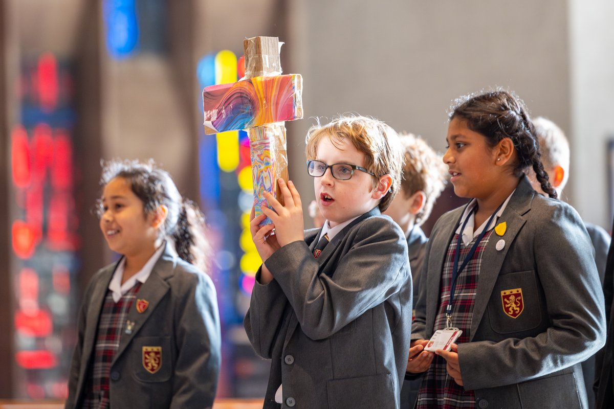 BablakeJunior's tweet photo. In collaboration with Coventry Cathedral, we are proud to announce our achievement as an International Cross of Nails school.

Our ICONS ambassadors played a vital role in leading our celebration service, which included singing, readings, and liturgical dance.

#Bablake https://t.co/OVDW6fhfIn