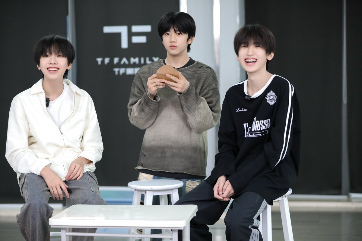 TFENT_OFFICIAL's tweet photo. [TF FAMILY] "Birth of the BABY PD" 04: Makeup Mess Competition

The one and only Makeup Mess Competition  

Our trainees are stepping up as makeup artists, creating their own unique looks. The new trend is coming in hot... Who's got the best color chaos?  

Stay tuned for the makeup madness!

🔗https://t.co/1hj1W4Npf0

#TFFAMILY