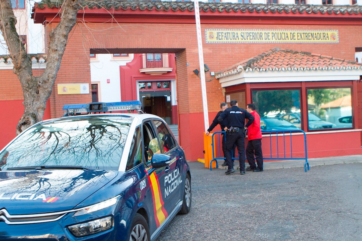 Y cerramos con...👋

🧁 El #HearMeOut con <a href="/rao10701/">rociando</a> 
🤖 La historia de la Inteligencia Artificial con Sara Robisco 
🛜  #LoMásViral: arroba policía! 🚔

📻 canalextremadura.es/directo/radio