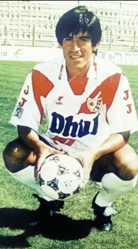 Patrirecue's tweet image. 💥 SORTEAZO 💥 
Novedad retro del Rayo Vallecano. Camiseta de la temporada 94/95 en @Ctinfo_17 !! EDICIÓN LIMITADA ⚡️
Para participar y poder conseguirla👇🏻
- RT ✅
- Follow @Ctinfo_17 y @Patrirecue 
- Mencionar a un amigo 🗣️
Mucha suerte !🍀⚡️