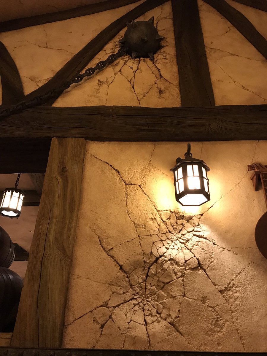 #スナグリーダックリング のキャストさん
お写真撮らせて頂きました！
ポーズありがとうございます🐤
#ラプンツェルスーベニア が欲しくて入店✨内装が楽しい！ほんとに映画のあのお店でした！！