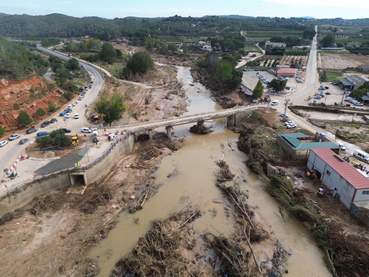 vyepesp's tweet photo. La #LeyDeLosCincos de Sitter lo deja claro: 1 € en planificación y diseño ahorra 5 € en mantenimiento, 25 € en reparaciones y 125 € en rehabilitación. Los recientes daños por la #DANA en #Valencia son un recordatorio: https://t.co/L1rFkxhYAG https://t.co/VDxyyvSnzx
