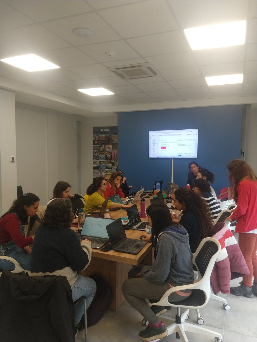 Mientras tanto en <a href="/INIBIOMAConicet/">Inibioma, Conicet/UNCo</a> 
Meetup de funciones 🤗