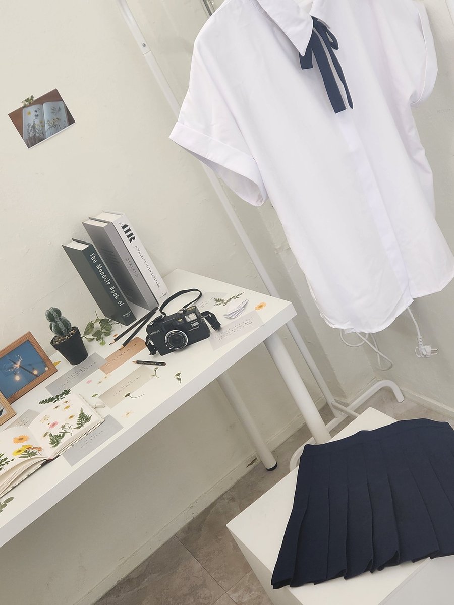 내부 소품이 정말 정말 감동적이었는데 러블리너스라면 모를수 없는 컨포 뮤비 오브제들 오블리 데티 캔젤럽 종소리 안녕 아츄 보자마자 눈앞에 7년이 스쳐 지나갔어요