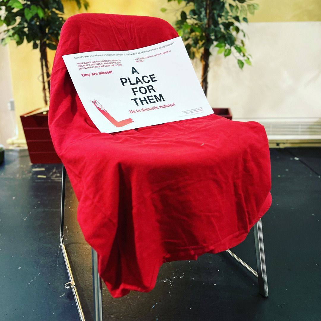 AcsaHope's tweet photo. #Redchair campaign https://t.co/EIQmIwfgYh