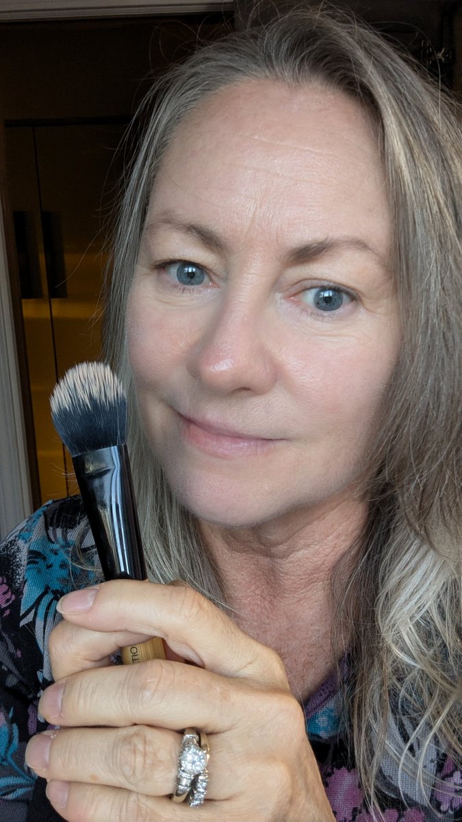 ReenieCarp's tweet image. This Pro Grade Liquid concealer is amazing &amp;amp; lasts ALL day.  Ask me how to get it??? #limelifewithReenie #beamazingliquidconcealer #promakeup #concealer #proskincare