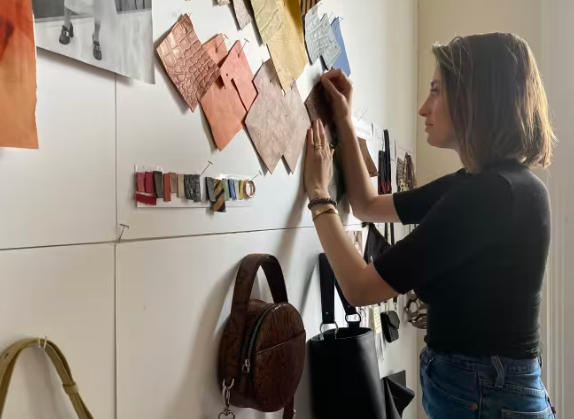 gitajee18781's tweet photo. 🌿 From excess to elegance, Hyer Goods upcycles fashion waste into beautiful leather accessories. Join the sustainable style revolution! 👜 https://t.co/EnF3PjsCPL
