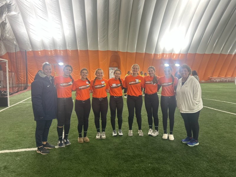 THANK YOU, @riseballcamps, for an amazing weekend! Our coaches shared so much knowledge, and we had a blast learning and practicing together as a team. 🥎💪 @estatehuskies #gdtbah #rowtheboat <a href="/3N2TeamClutch/">3N2TeamClutch</a>