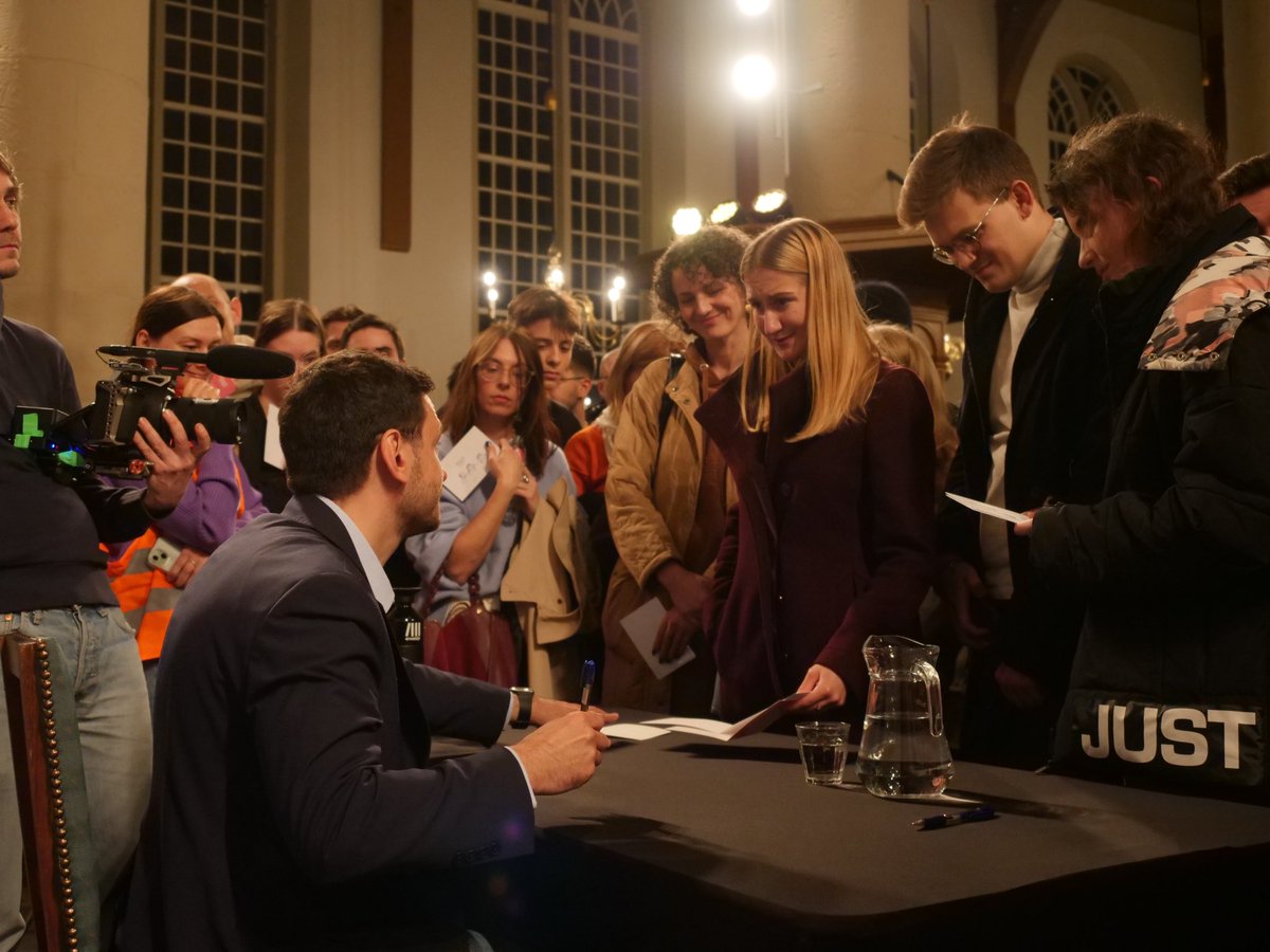 IlyaYashin's tweet image. Совсем недавно я был в Амстердаме, где у меня прошла встреча с живущими там россиянами. В местной церкви собралось почти 500 человек…

Друзья иногда шутят, что мои публичные выступления в последние месяцы больше похожи на проповеди священника, чем на политические речи. Я и сам…