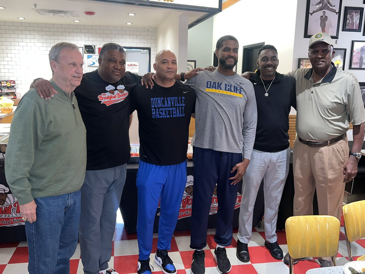 There were a lot of rings in the building last night, at the #ChampionsClassic VIP reception hosted by <a href="/breakfastbroth3/">The Breakfast Brothers</a>. First class job!#ITrustMyEyes