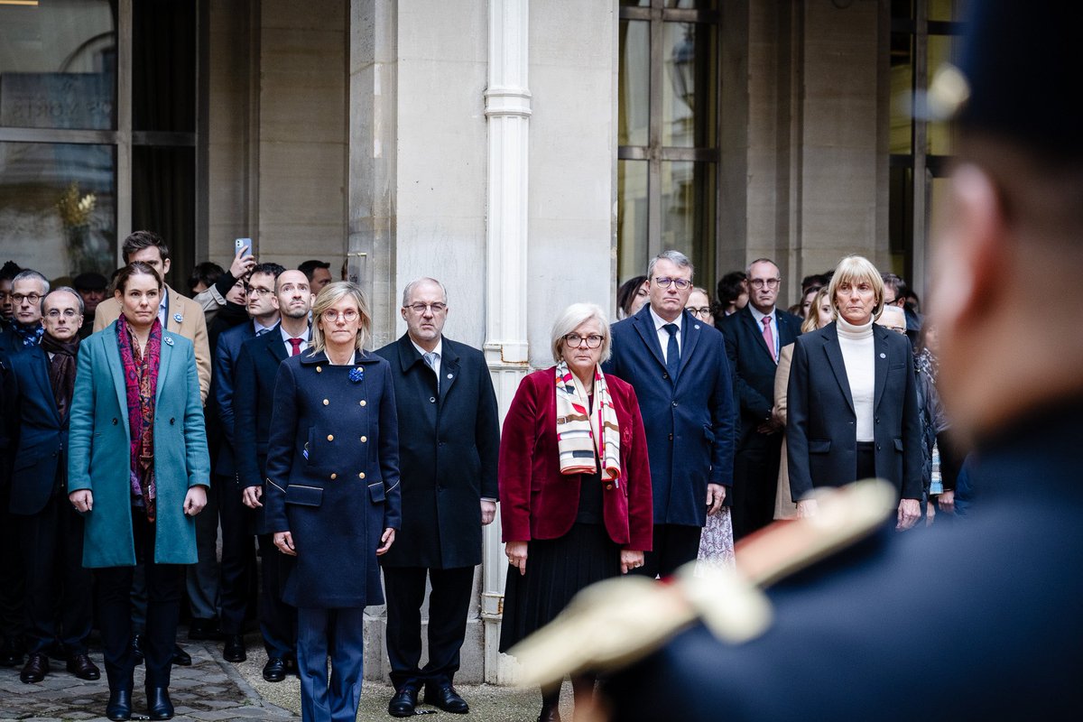 Ne jamais oublier.

Avec l’ensemble des ministres et des agents de l’Hôtel de Roquelaure, 106 ans après la signature de l’armistice, nous rendons hommage et honorons la mémoire de tous nos morts pour la France.