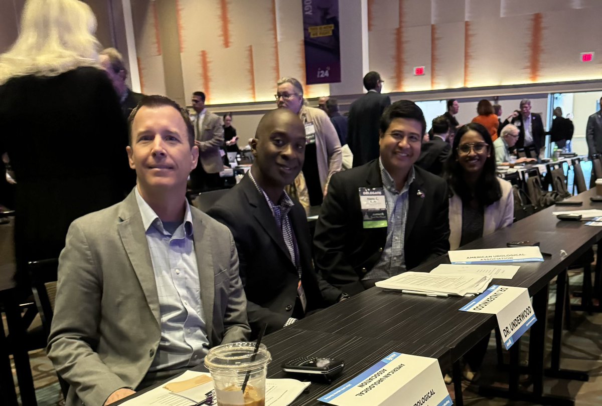 AmerUrological's tweet photo. Big thanks to AUA members @JasonJamesonMD @yawnyame @HansArora @harithapav for representing urology at the @AmerMedicalAssn House of Delegates Interim Meeting #AUAAdvocacy #AMAHOD https://t.co/SdMk9nDYhD