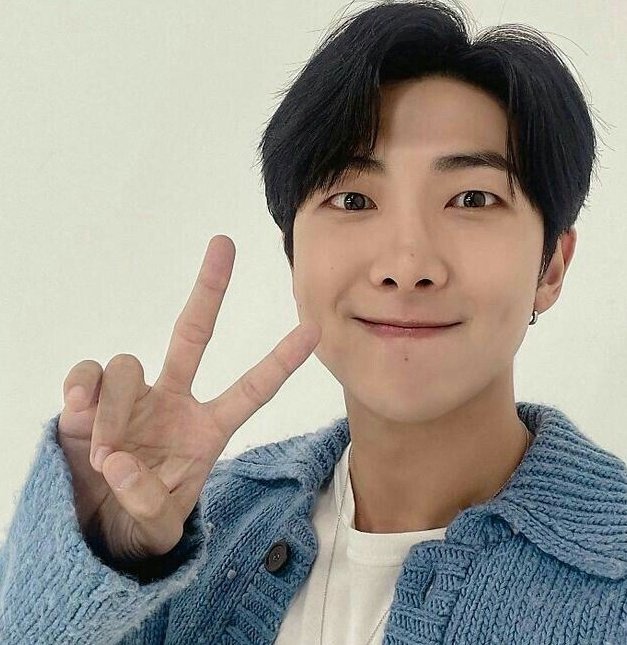 BANGT4NBEST's tweet photo. SI AÚN NO DEJAN SU VOTO DIARIO LO PUEDEN HACER AQUÍ, DANDO RT O COMENTANDO

+I vote #rm for #2024MAMAVOTE https://t.co/ZrGPpkLYNa