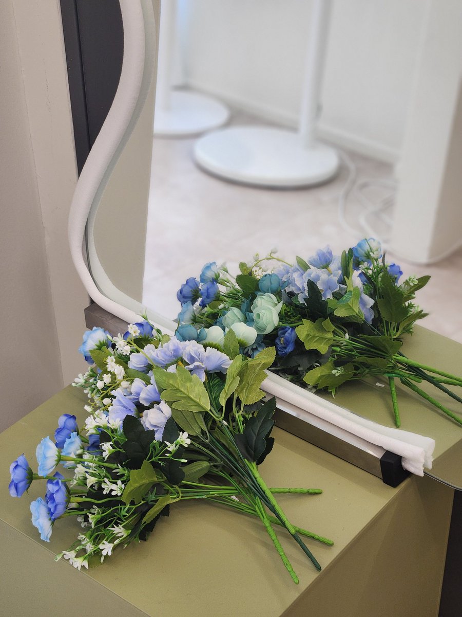 테이블 소품도 보고 또 봤던 데스티니 안녕 작별하나 그대에게 그때 그대로 옮겨놓은것 같아서 마음 속으로 눈물 일리터 흘렸어요 ㅜㅜ