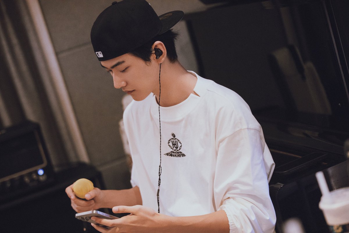 lil_d517's tweet photo. กรี๊ดดด เหล่ากง😭😭😭 หล่อมากก ตกหลุมรักซ้ำๆอีกละ

#โจวเคออวี่ #周柯宇 #ZhouDaniel #Zhoukeyu https://t.co/5wq5vym1gP