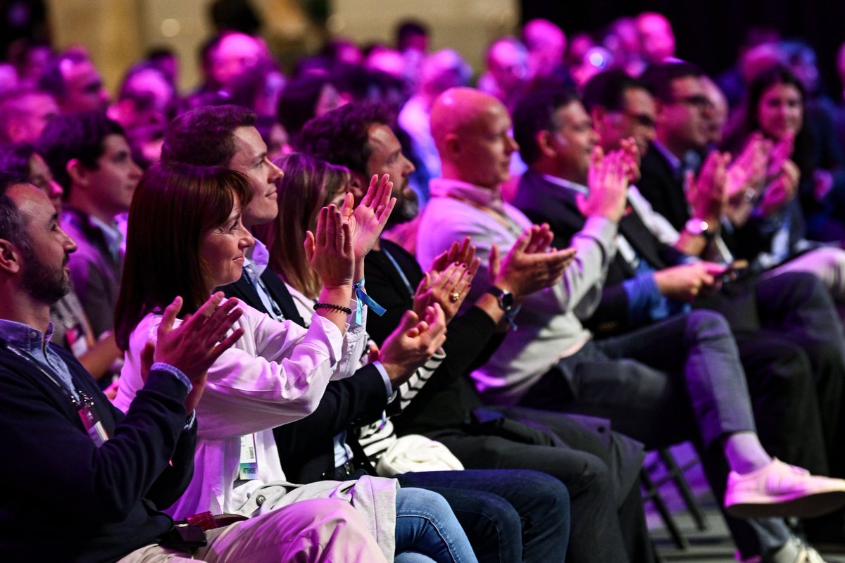 Honored to speak at #WebSummit2024, the largest tech conference in the world! #Moldova is building a vibrant startup ecosystem with:
🔹7% flat tax for startups
🔹One of the most startup-friendly LLC laws on the continent
🔹80% of public services already digital