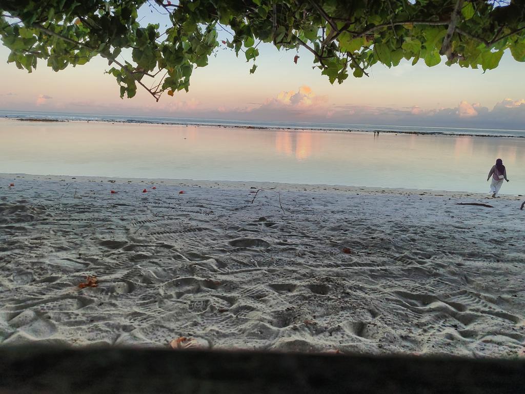 NiyazFM's tweet photo. @CamMaldives We have everything but we don't have anything 
Is this my problem?? 
Some people don't understand this. https://t.co/O4tz6gZx5g
