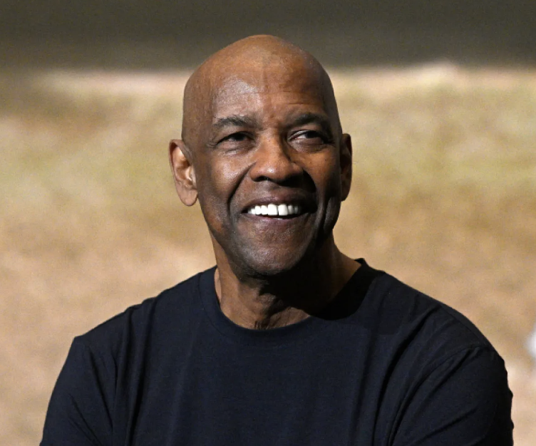 Variety's tweet photo. Denzel Washington says "Black Panther 3" will be one of his final movies before he retires: "Ryan Coogler is writing a part for me."

“I don’t know how many more films I’m going to make. It’s probably not that many. I played Othello at 22. I am about to play Othello at 70. After that, I am playing Hannibal. After that, I’ve been talking to Steve McQueen about a film. After that, Ryan Coogler is writing a part for me in the next ‘Black Panther.’ After that, I’m going to do the film ‘Othello,’ After that, I’m going to do King Lear. After that, I’m going to retire.”

Read more here: https://t.co/nwNDJp2pNO