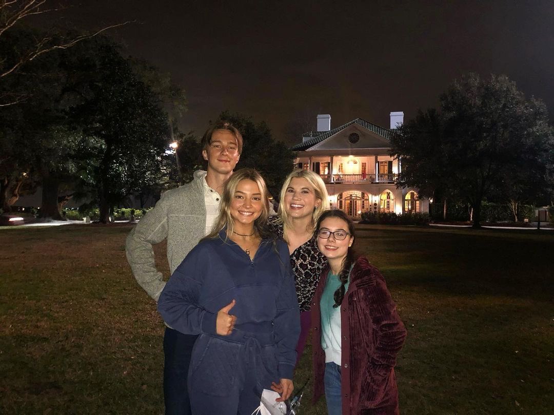 in da clurb, we all fam