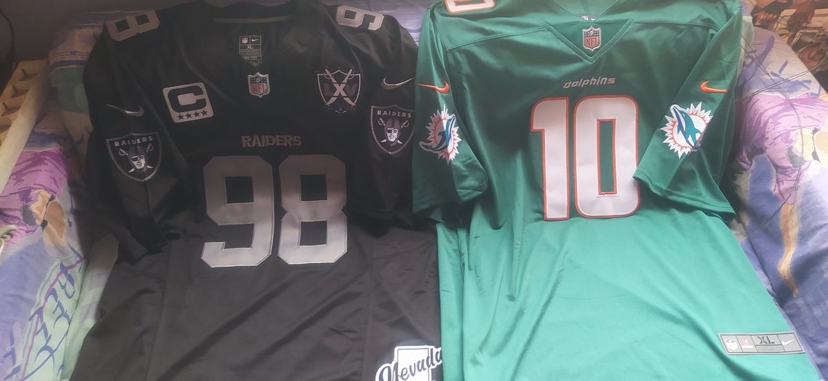 1903ATMOrgullo's tweet photo. Ya las tengo en casa muchas gracias 😎🏈💪 @Ctinfo_17 https://t.co/4DQfrlSXPP